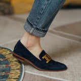 Mocassins femme en effet daim à détail chaîne, semelle plate