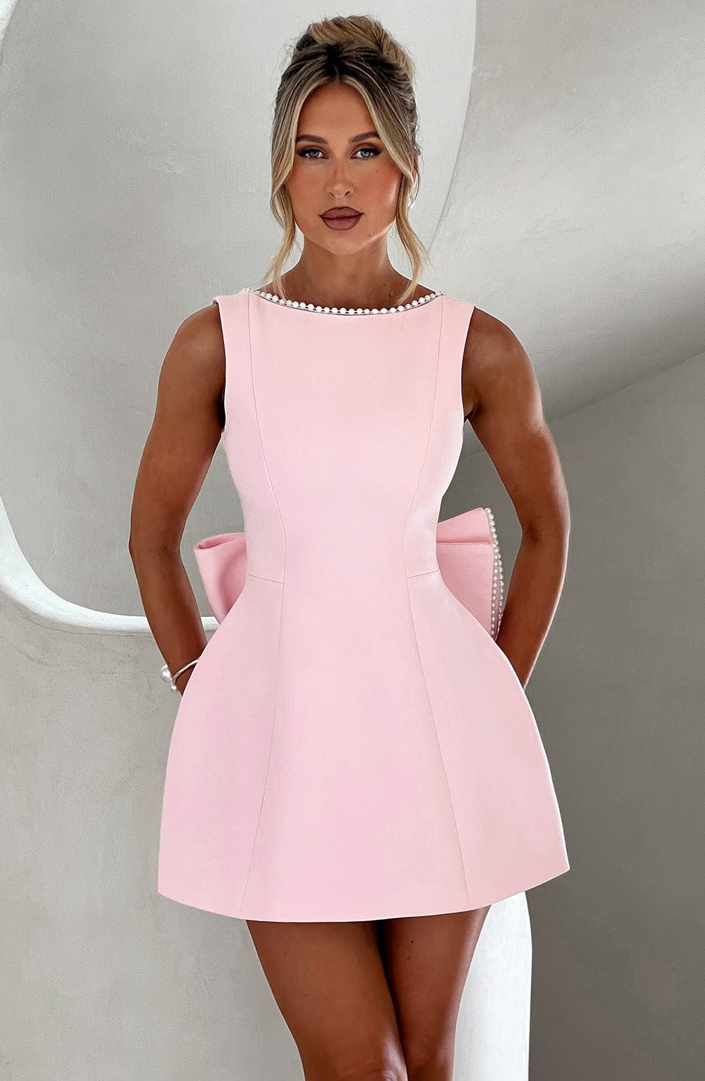Théodora | Robe Courte Structurée Sans Manches