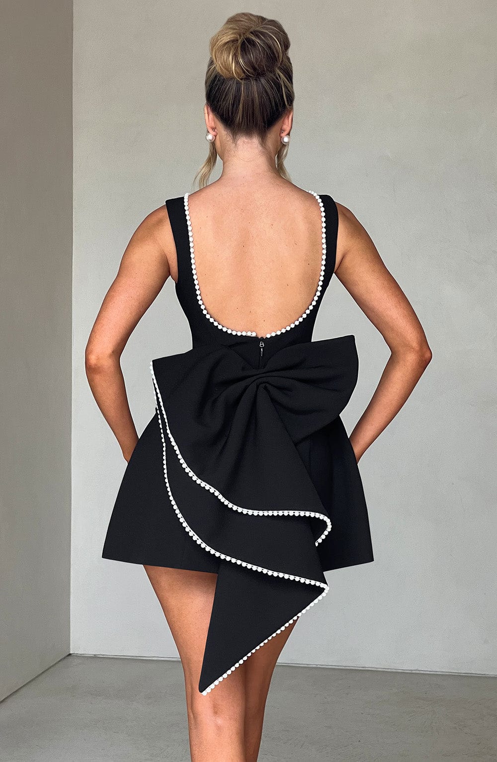 Théodora | Robe Courte Structurée Sans Manches