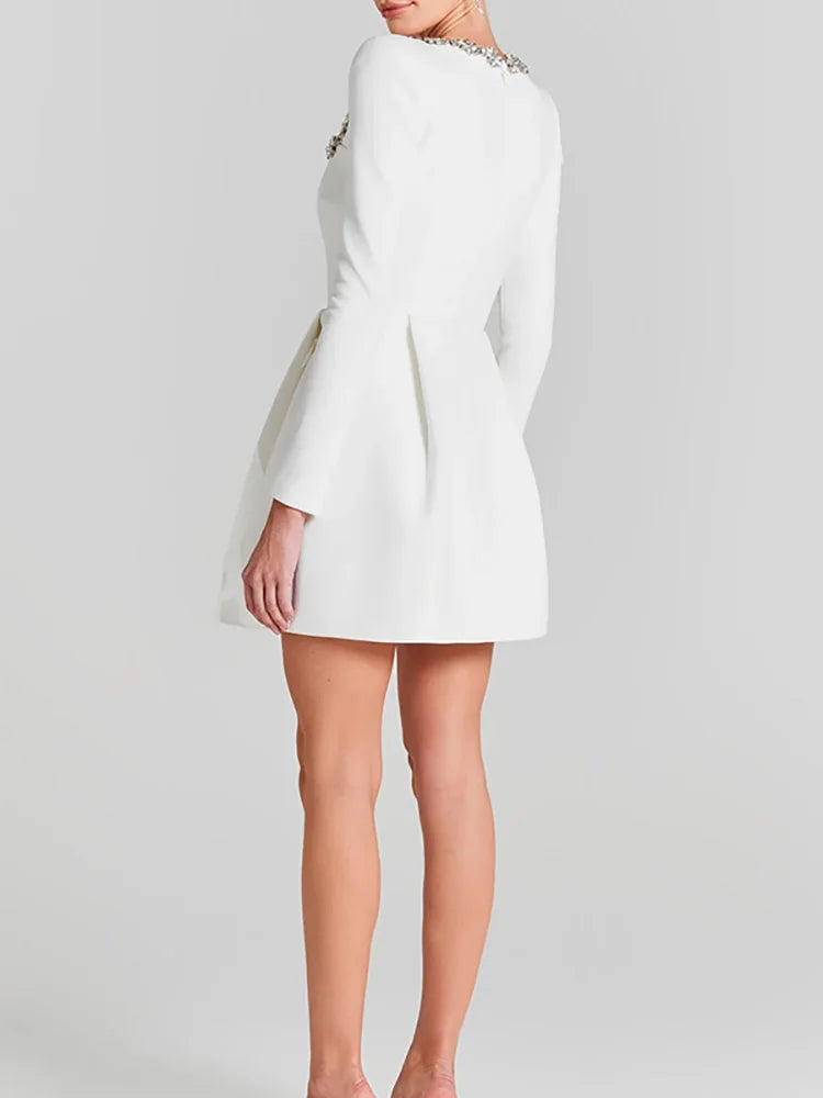 Lacceti | Robe Courte Blanche Bijoux Manches Longues
