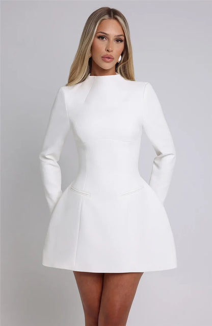 Elara | Robe Courte Blanche Col Haut Manches Longues
