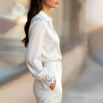 Almira | Blouse Satinée à Détails en Dentelle Col V