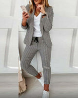 Ensemble blazer à carreaux et pantalon slim assorti