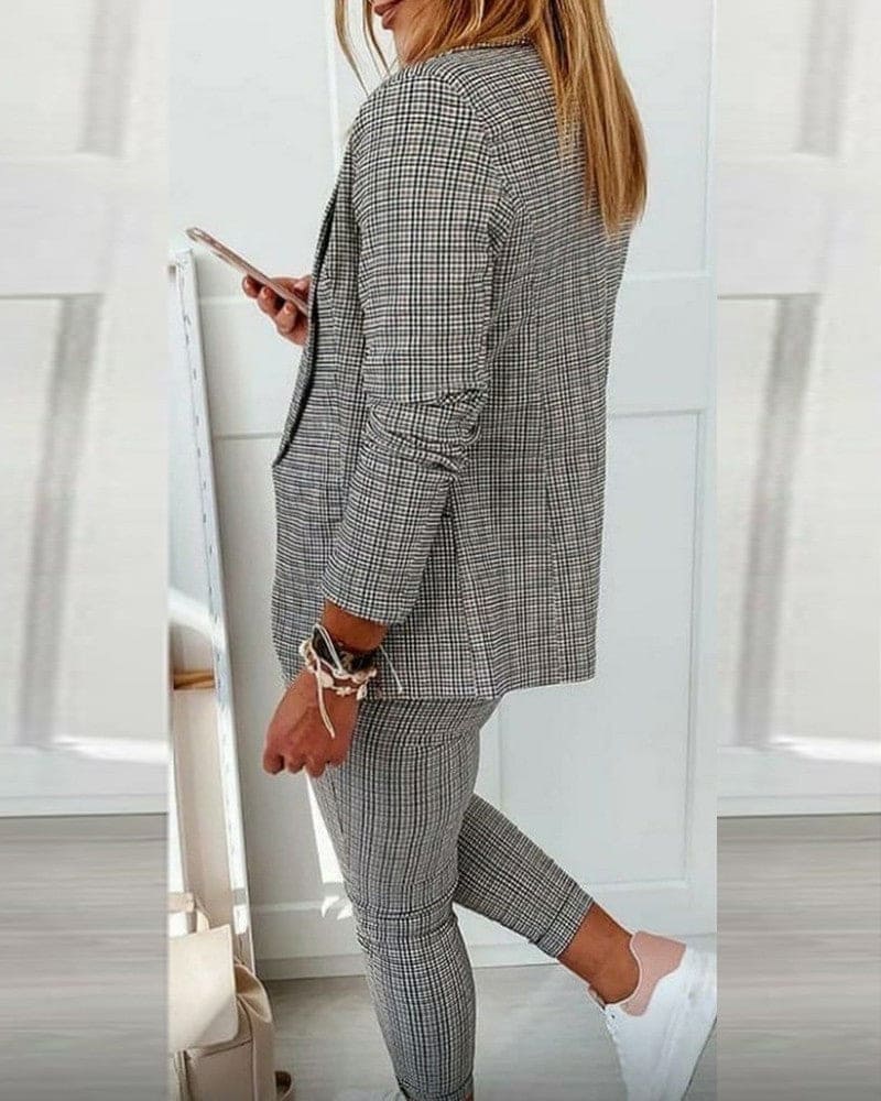 Ensemble blazer à carreaux et pantalon slim assorti