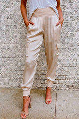 Pantalon cargo femme fuselé à taille haute et poches à rabat