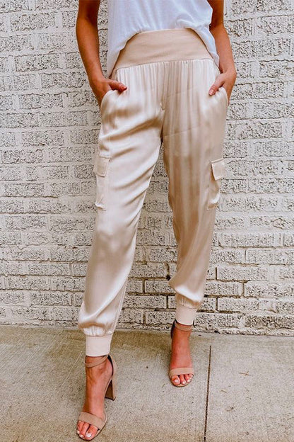 Pantalon cargo femme fuselé à taille haute et poches à rabat
