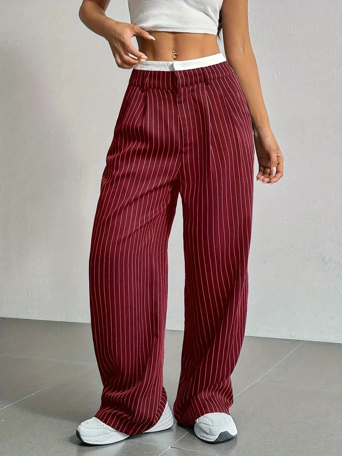 Pantalon large rayé vue de dos