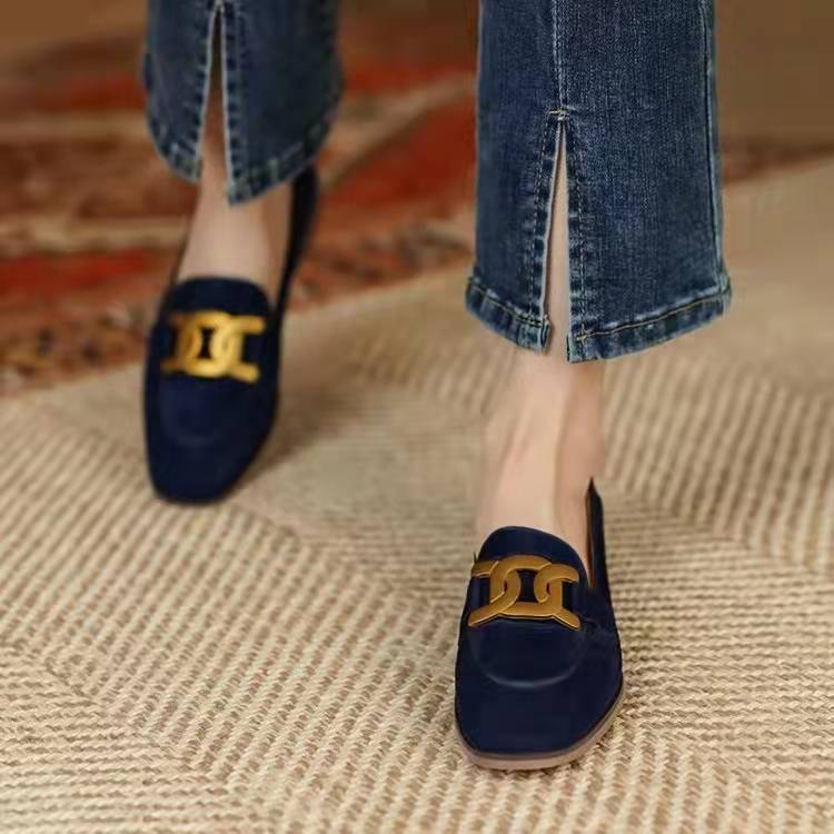 Détail de la chaîne sur le dessus du mocassin