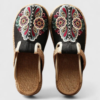Delphina | Mules Plates Brodées de Fleurs