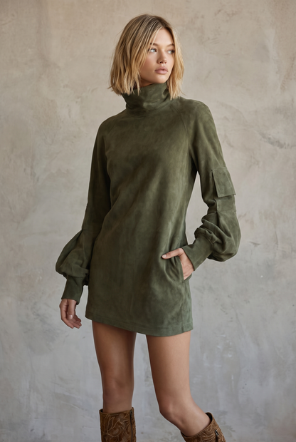 Robe courte effet daim col roulé, vue de dos