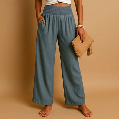 Pantalon large en lin porté avec un haut rentré