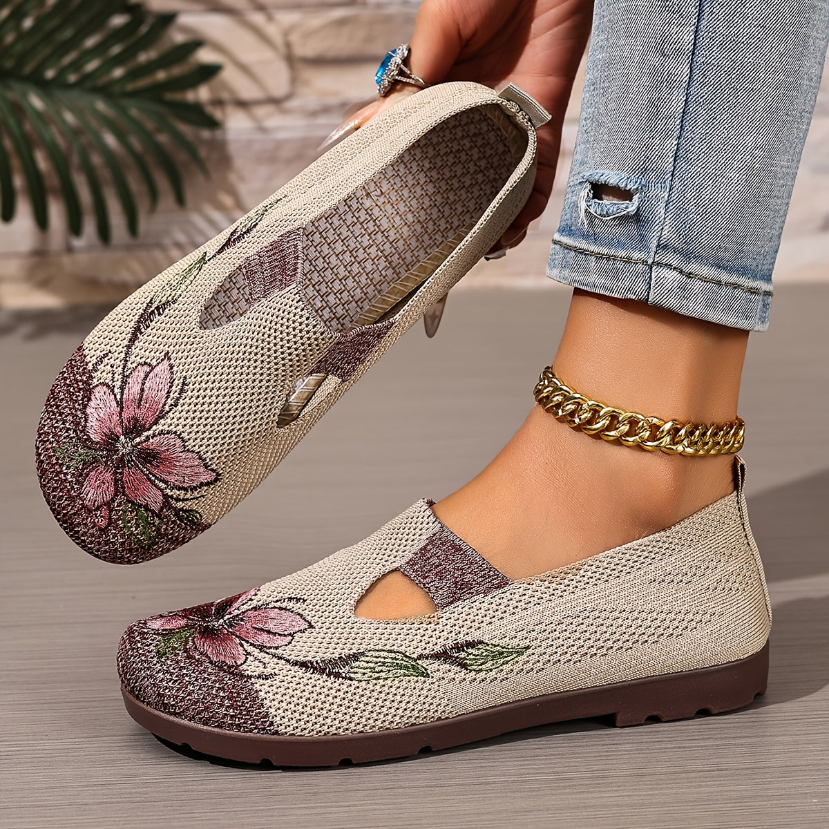 Détail de la semelle plate du mocassin effilé