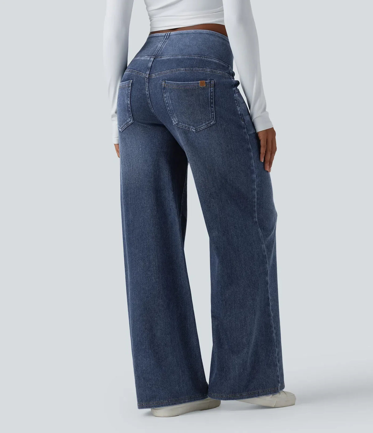 Jean large taille mi-haute, détail des poches arrière