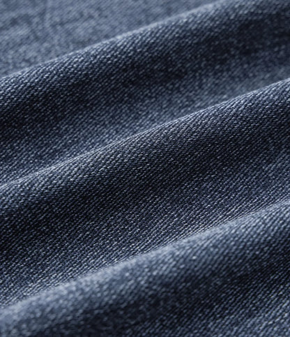 Détail de la couture latérale du jean large