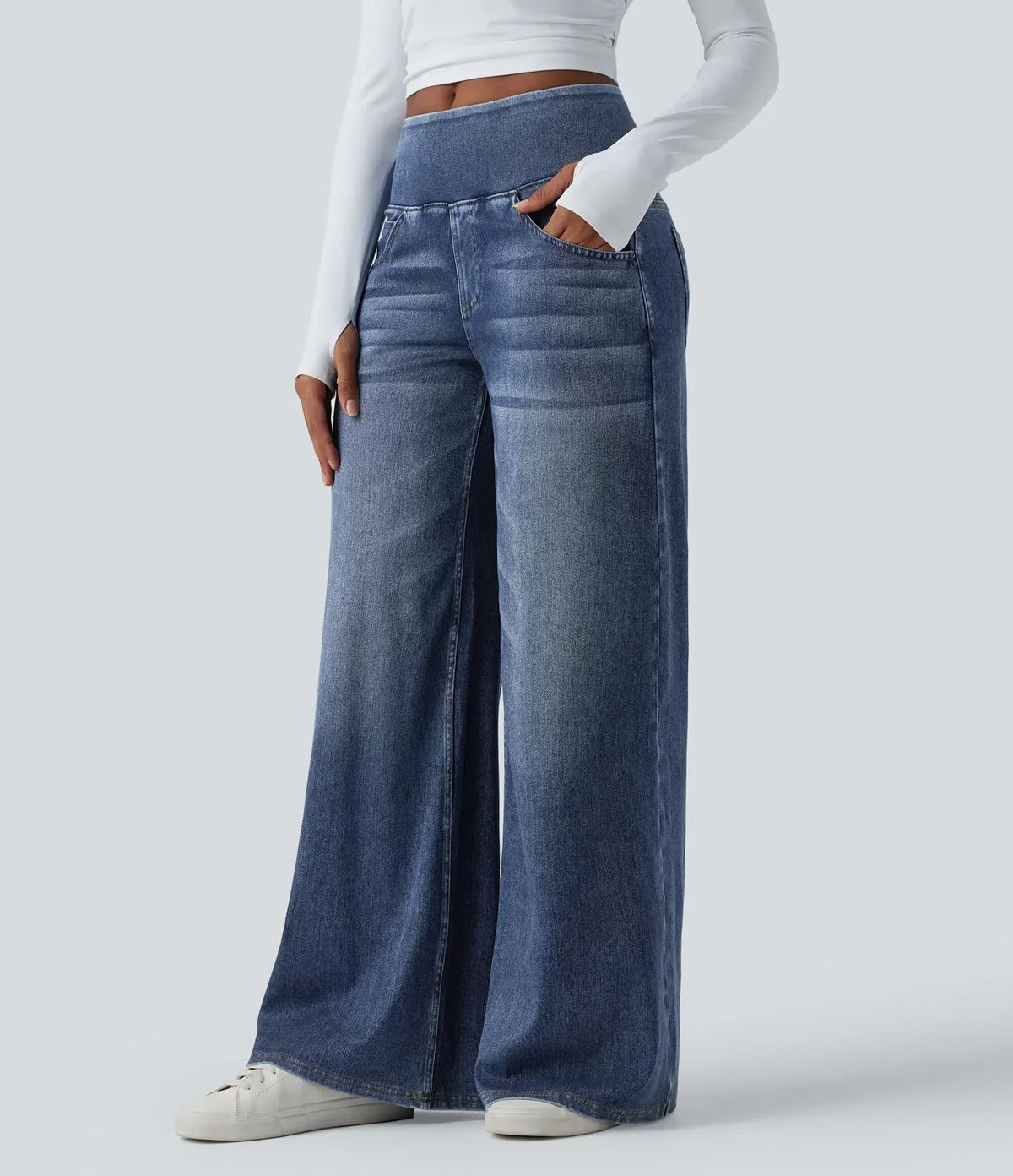 Jean large femme posé à plat
