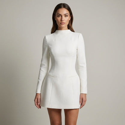 Elara | Robe Courte Blanche Col Haut Manches Longues