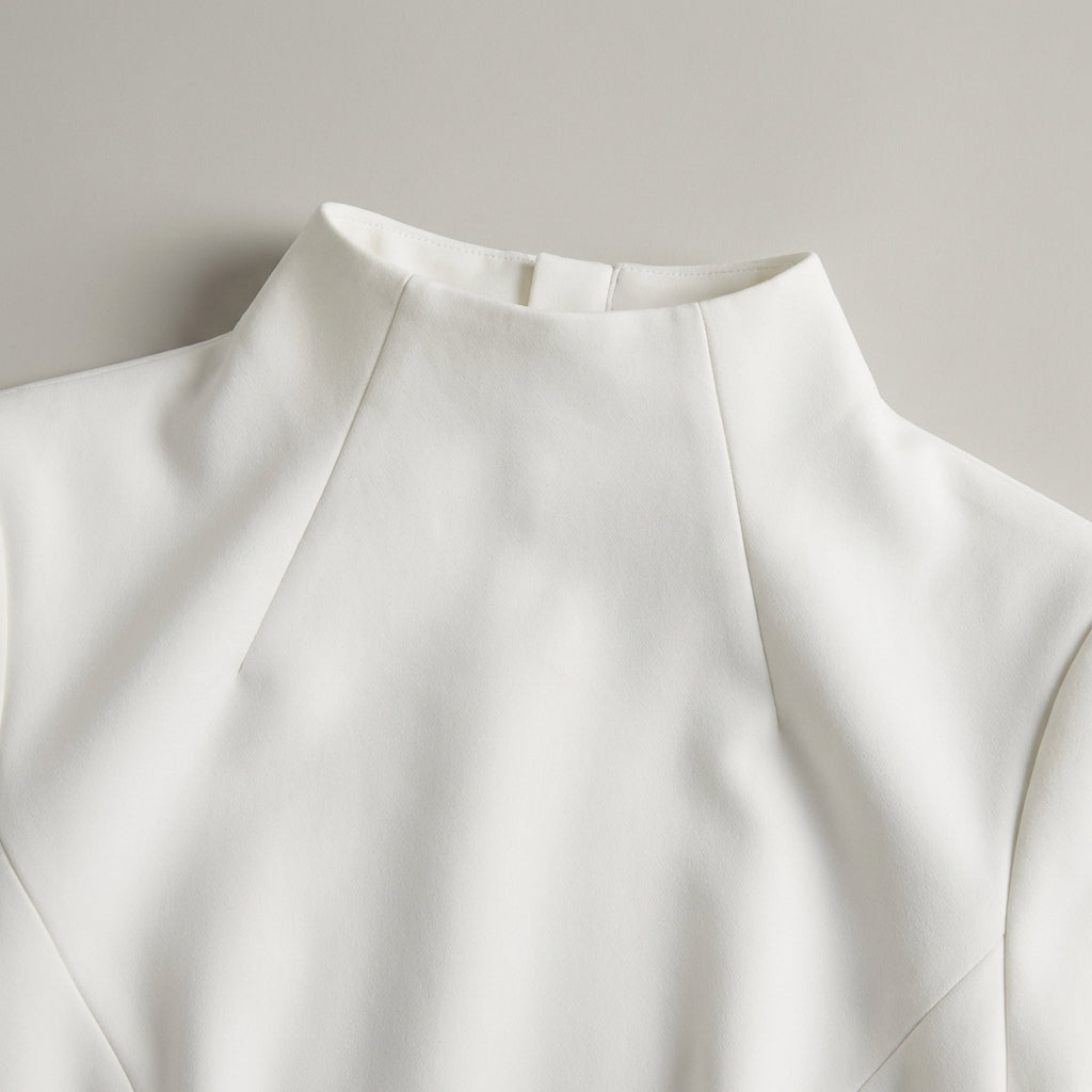 Elara | Robe Courte Blanche Col Haut Manches Longues
