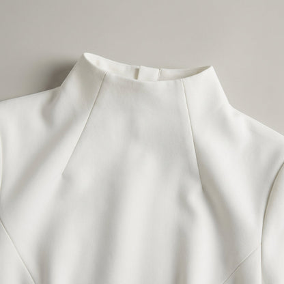 Elara | Robe Courte Blanche Col Haut Manches Longues