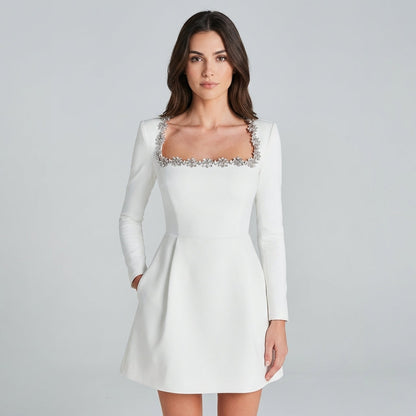 Lacceti | Robe Courte Blanche Bijoux Manches Longues