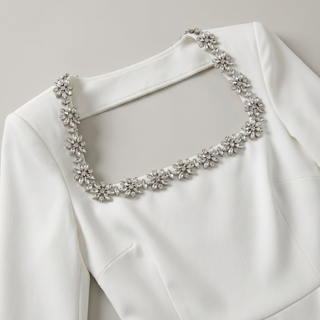 Lacceti | Robe Courte Blanche Bijoux Manches Longues
