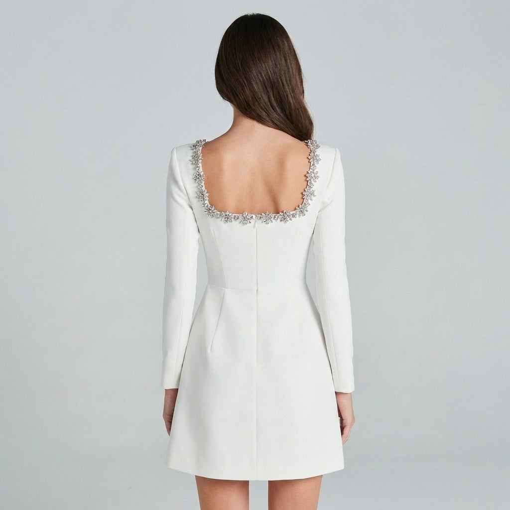 Lacceti | Robe Courte Blanche Bijoux Manches Longues