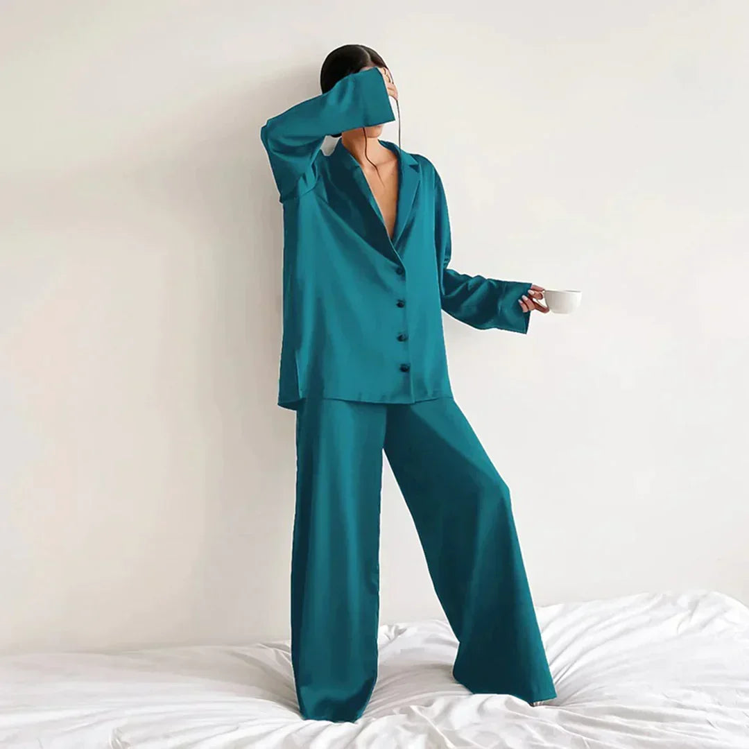 Pyjama satiné en blanc, vue de face