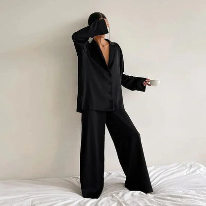 Détail du col et du boutonnage de la chemise de pyjama
