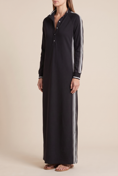 Détail du col chemise et du boutonnage de la robe longue