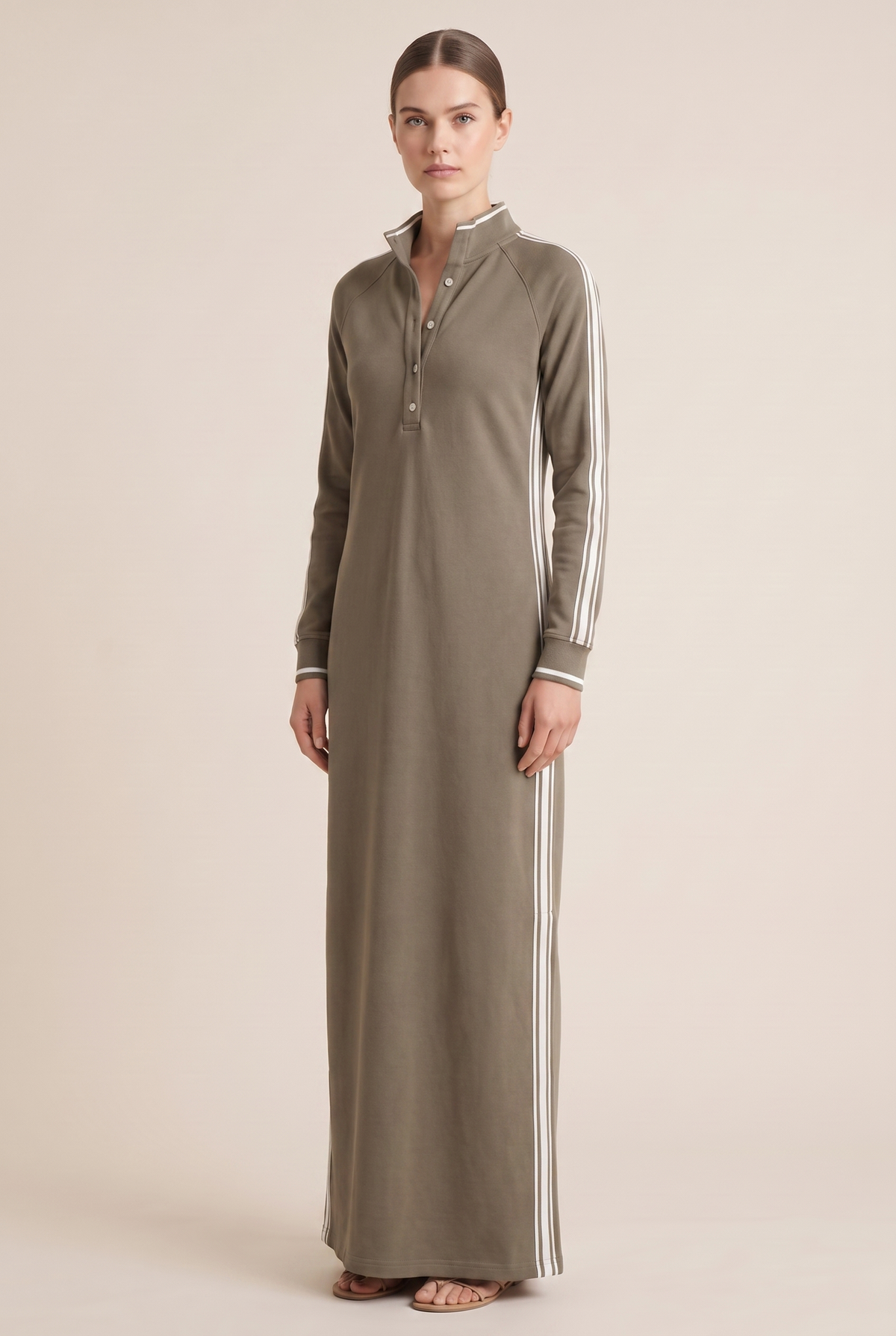 Robe longue à col chemise, détail des poignets