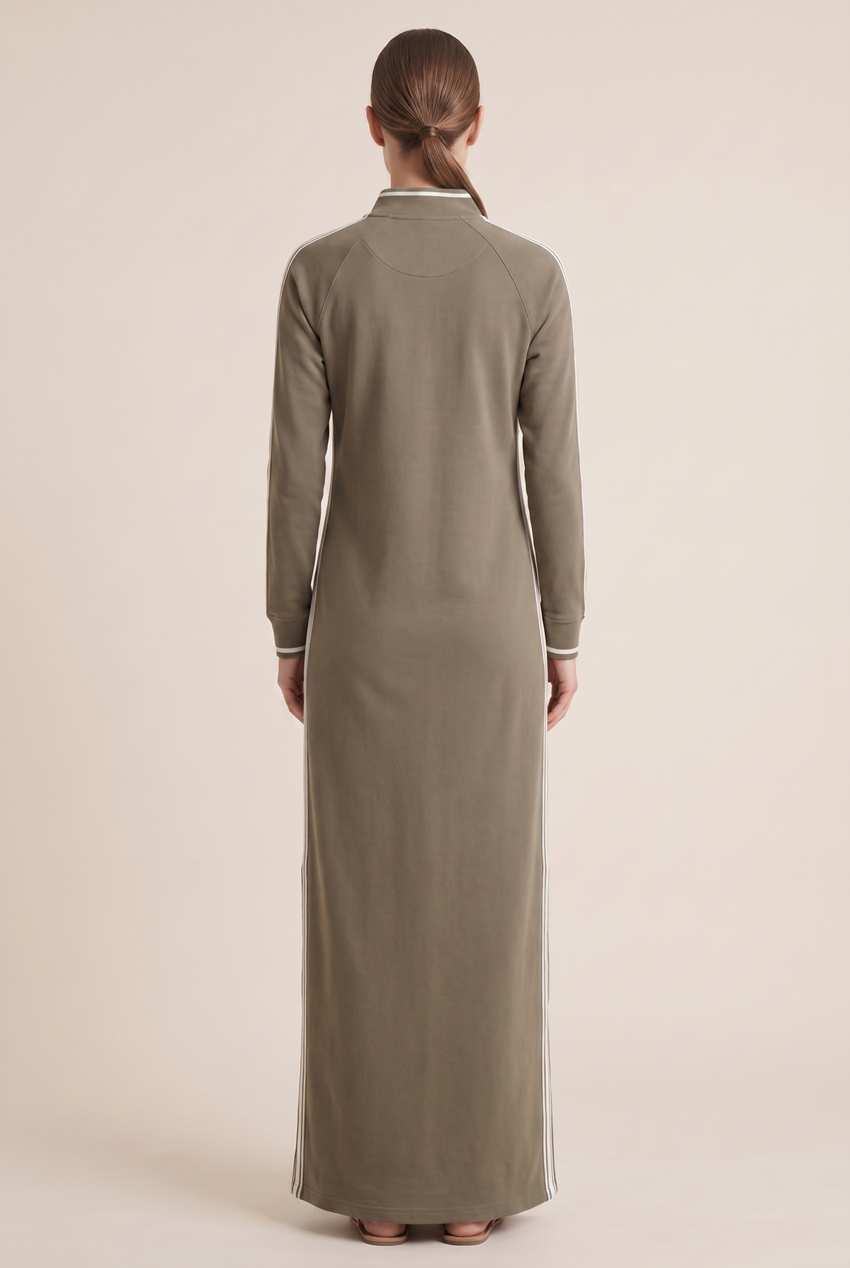 Robe longue boutonnée, détail de l'ourlet