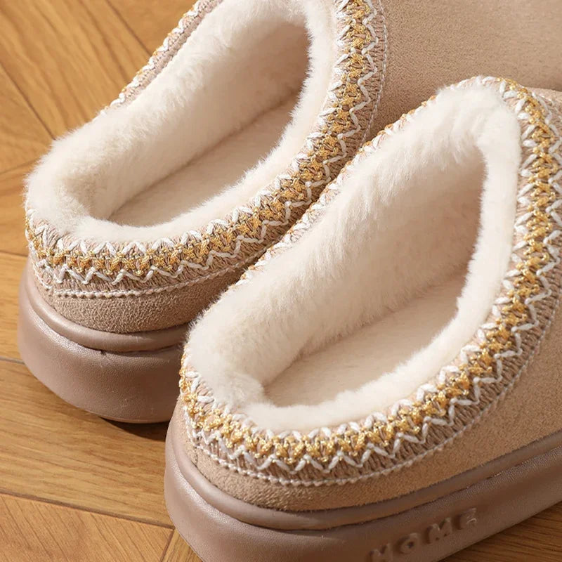 Mocassins plateforme portés, vue de côté
