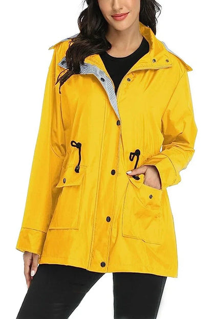 Veste imperméable à capuche, vue de côté