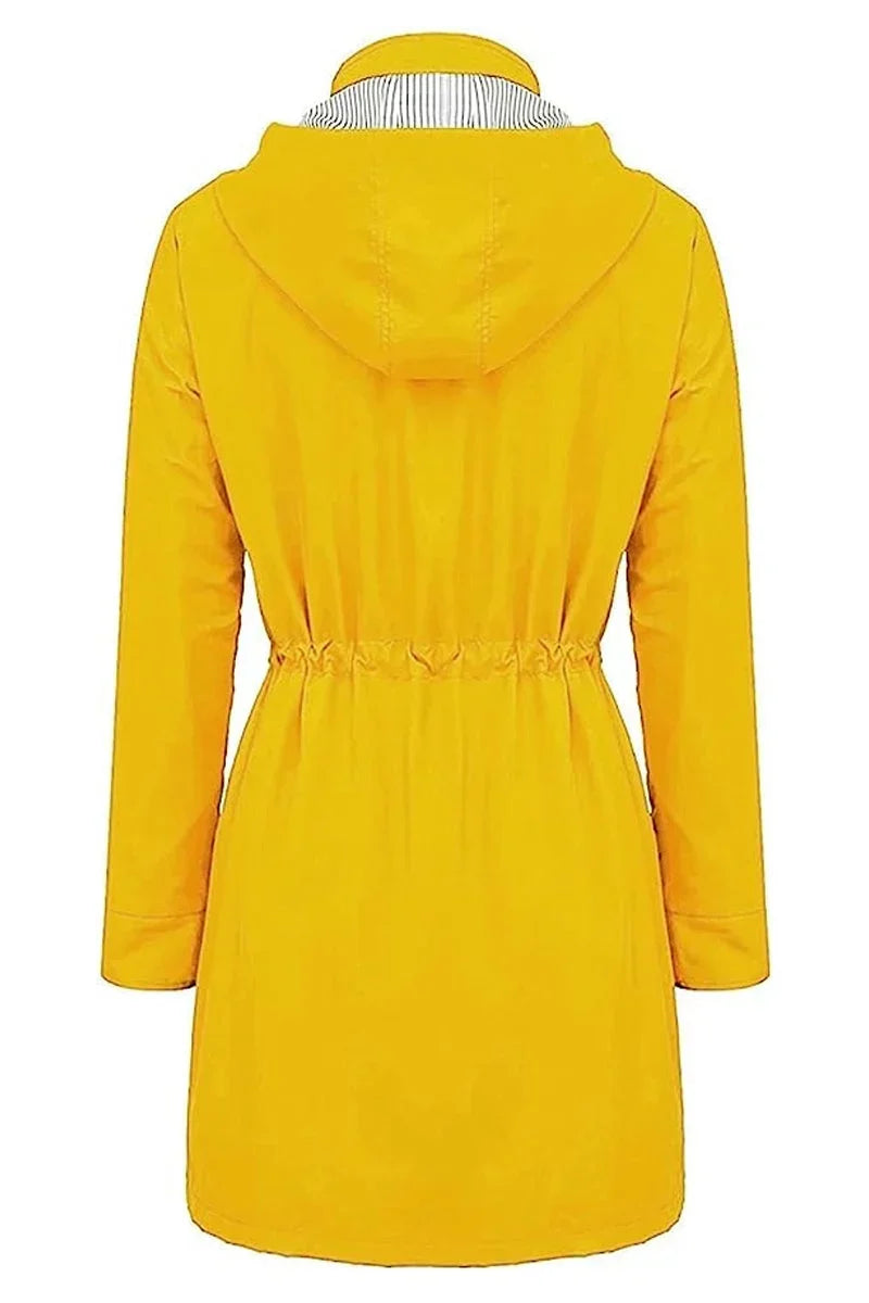 Veste imperméable à capuche posée à plat