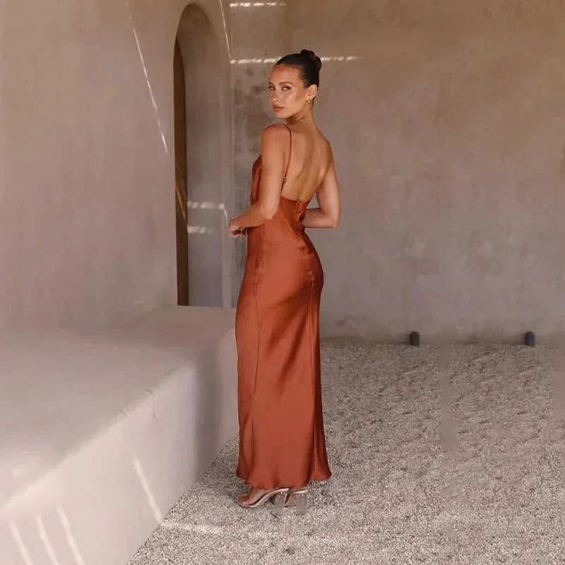 Mélusine | Robe Longue Satinée Col Bénitier