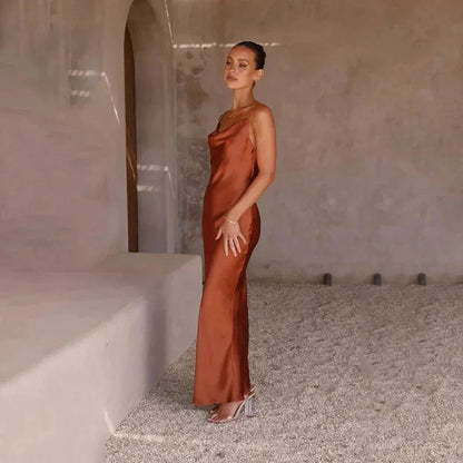 Mélusine | Robe Longue Satinée Col Bénitier