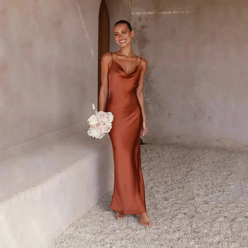 Mélusine | Robe Longue Satinée Col Bénitier