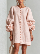 Robe courte femme fleurie boutonnée, manches nouées aux poignets