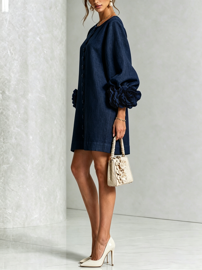 Robe courte boutonnée fleurie, détail de l'ourlet