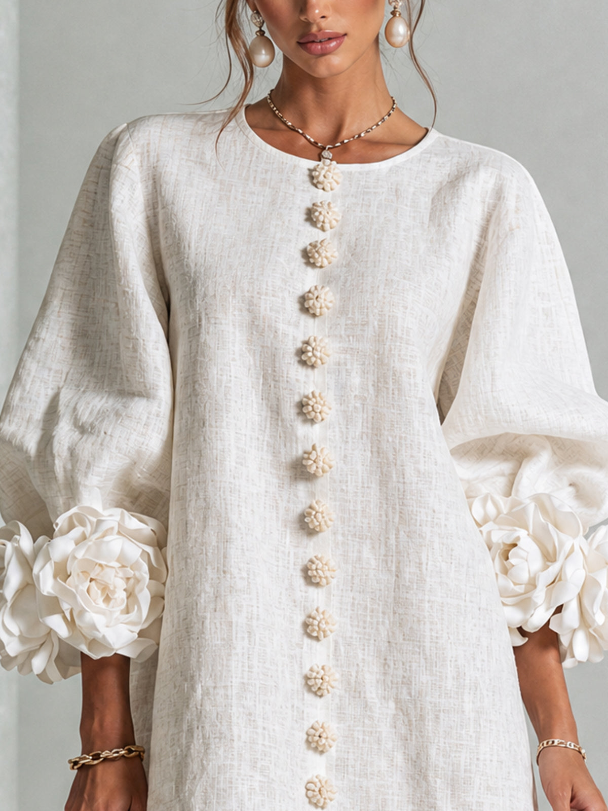 Robe courte fleurie, détail de la manche