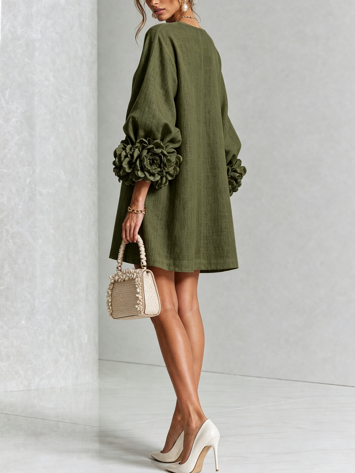 Robe courte fleurie olive vue de dos