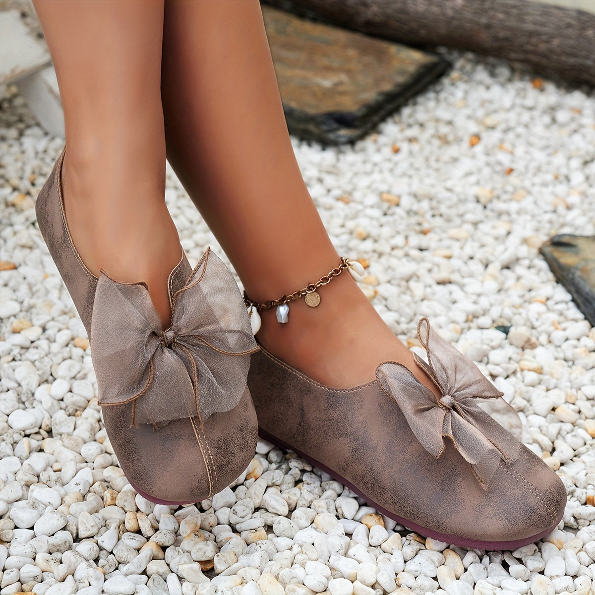 Mocassins à bride posés à plat