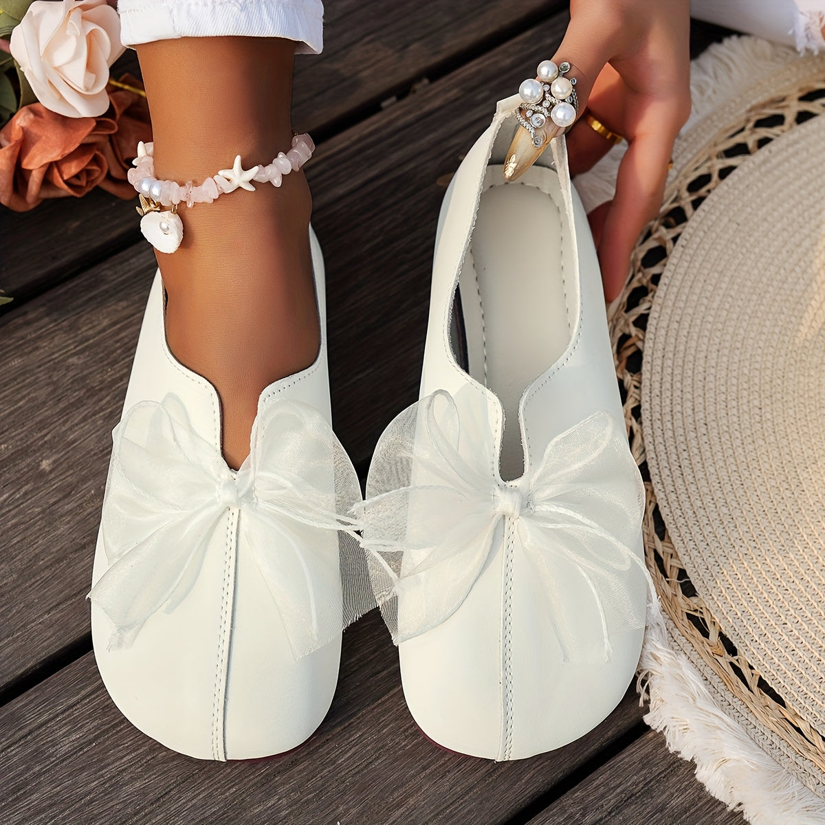 Mocassins à bride en blanc, vue de face