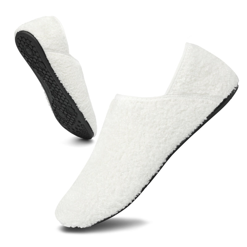 Chaussons d'intérieur portés, vue de côté
