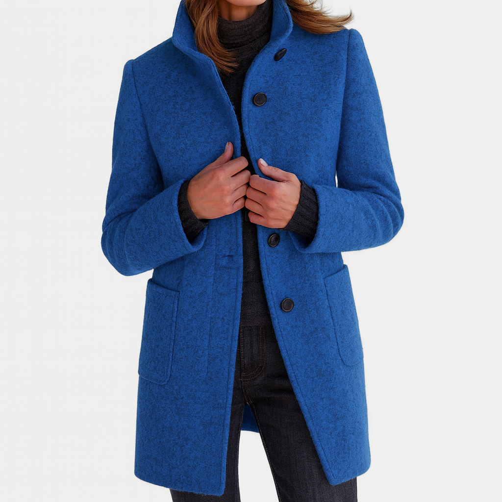 Manteau femme col montant à patte de boutonnage centrale