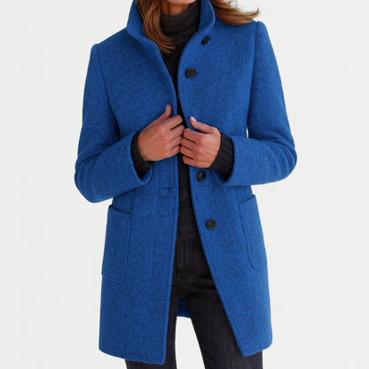 Manteau femme col montant à patte de boutonnage centrale
