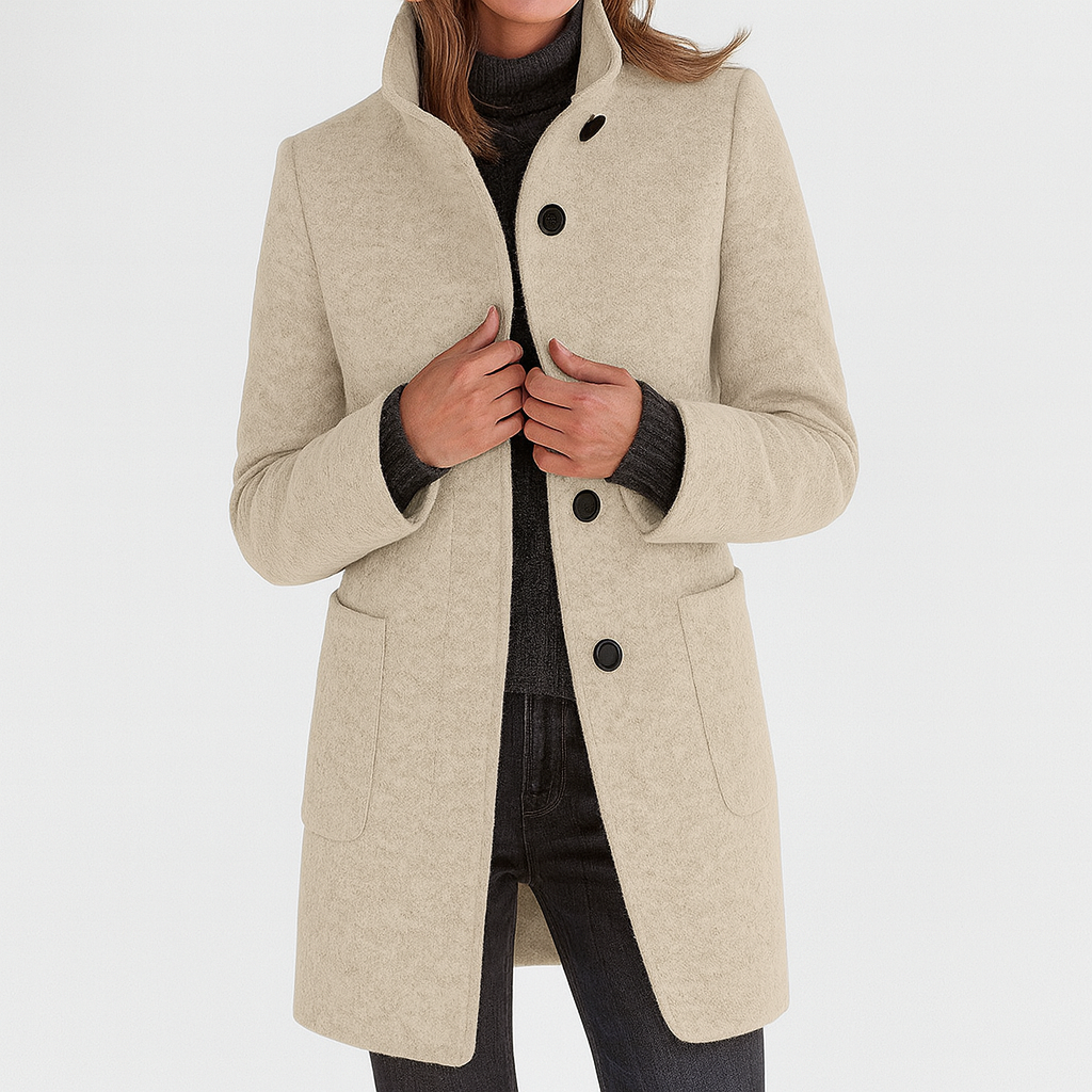 Manteau femme col montant à patte de boutonnage centrale