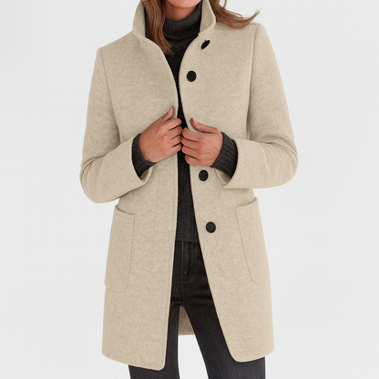 Manteau femme col montant à patte de boutonnage centrale