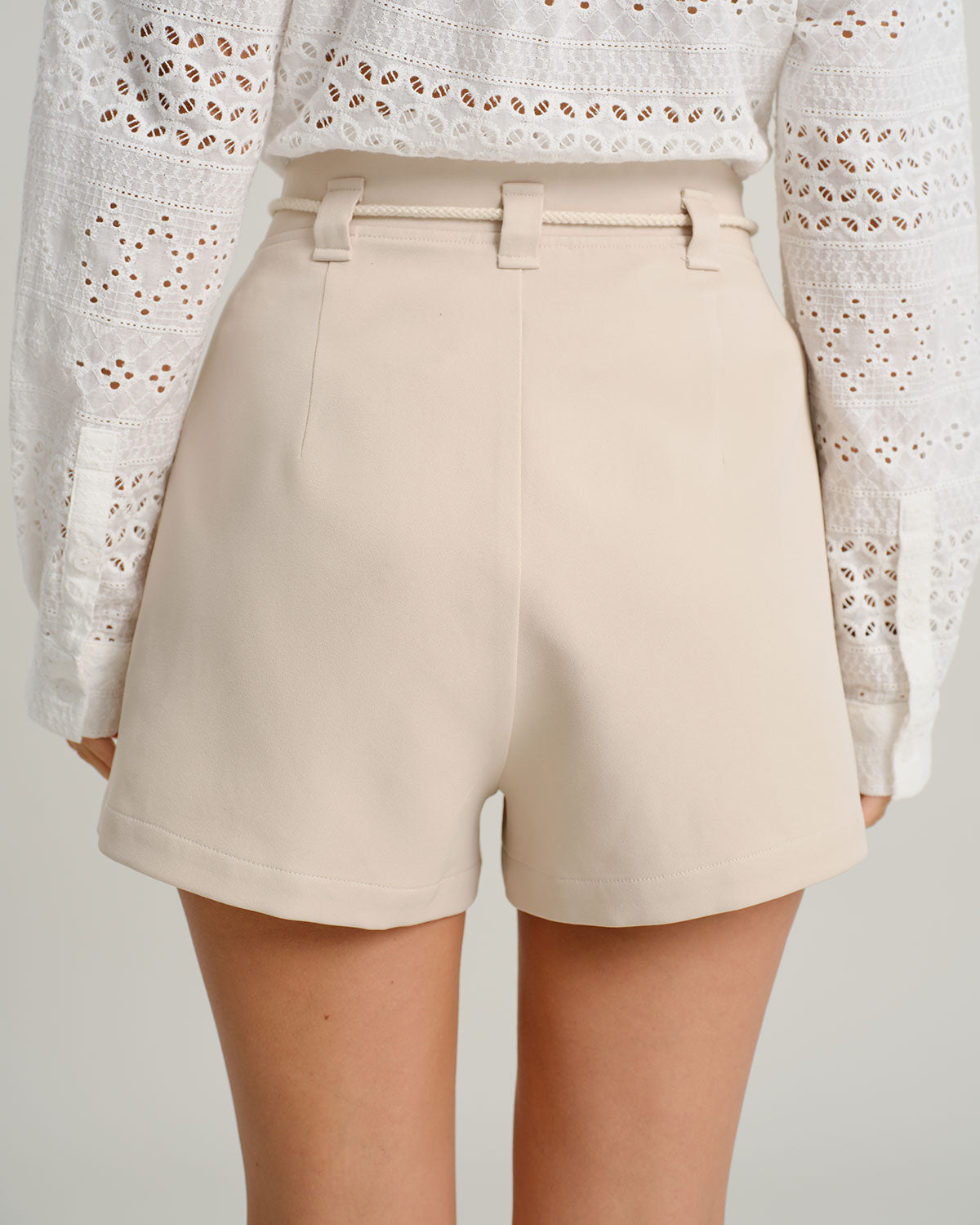Alix | Short Ceinturé Taille Haute Élégant