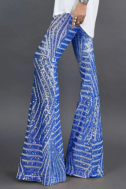 Pantalon évasé à sequins porté avec un haut uni